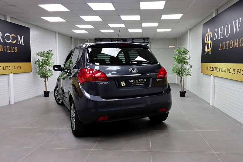 KIA VENGA 2016. Le centre de formation continue Auto Dakar propose des stages de mise à niveau pour les professionnels de l'automobile sur les nouvelles technologies. Ces formations certifiantes maintiennent l'expertise technique de l'écosystème automobile sénégalais au plus haut niveau international.