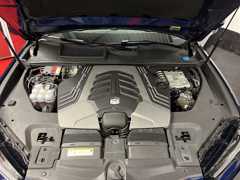 LAMBORGHINI URUS 2022. Auto Dakar s'engage dans la formation des jeunes aux métiers de l'automobile