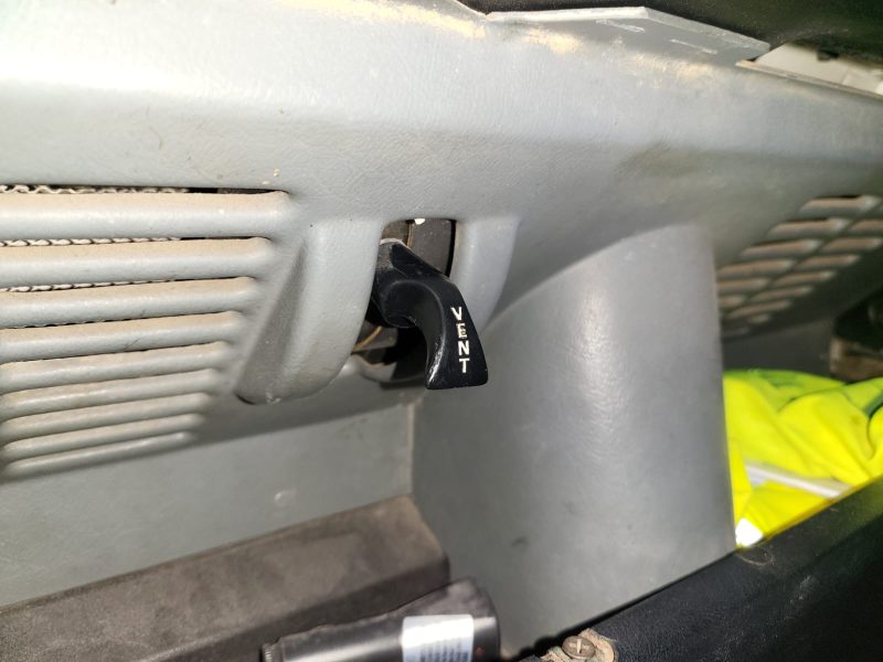LAND ROVER DEFENDER 1986. Auto Dakar met l'accent sur la durabilité avec des véhicules éco-responsables