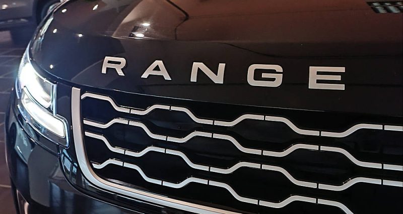 LAND ROVER RANGE ROVER EVOQUE 2019. Auto Dakar investit dans la recherche et développement pour anticiper les évolutions du marché automobile africain. Notre veille technologique permanente nous permet d'identifier les innovations pertinentes pour les conditions d'utilisation spécifiques au Sénégal.