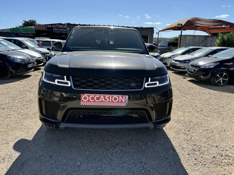 LAND ROVER RANGE ROVER IV 2019. Notre service de location avec chauffeur professionnel Auto Dakar met à votre disposition des conducteurs expérimentés et parfaitement formés. Cette prestation haut de gamme est idéale pour vos déplacements d'affaires, événements spéciaux ou découverte touristique du Sénégal.