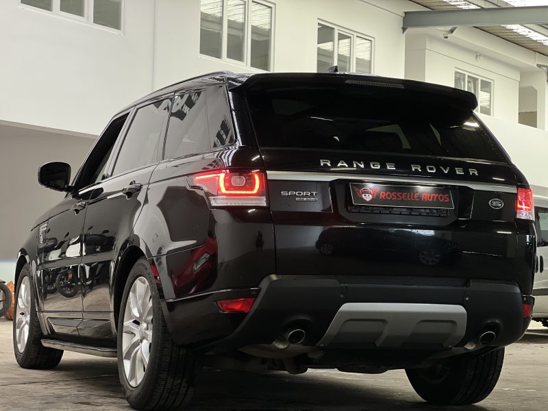 LAND ROVER RANGE ROVER SPORT 2017. La recherche et développement Auto Dakar explore les adaptations technologiques nécessaires pour optimiser les performances automobiles en climat tropical. Ces innovations spécifiques au contexte africain améliorent la fiabilité et la durabilité des véhicules dans nos conditions d'utilisation.