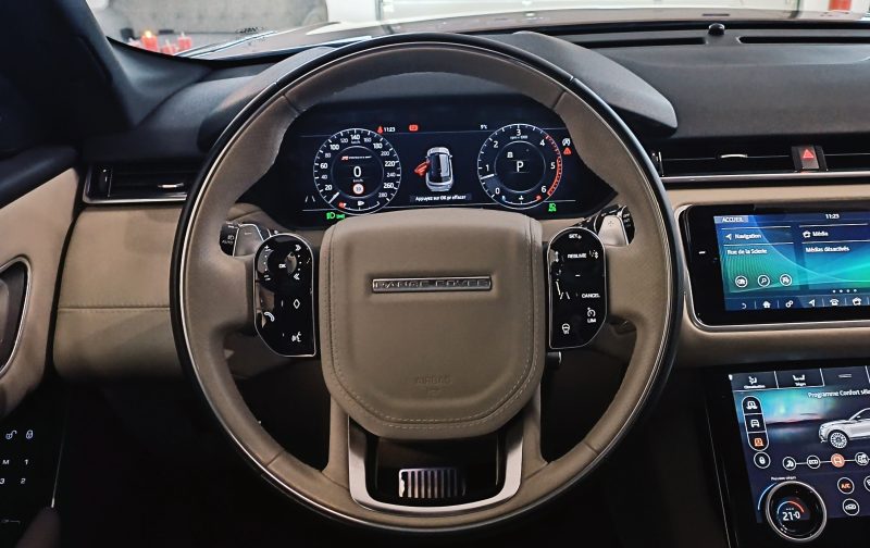 LAND ROVER RANGE ROVER VELAR 2020. Auto Dakar organise des rallyes et événements automobiles pour promouvoir la culture automobile au Sénégal avec des activités ludiques et pédagogiques. Ces manifestations renforcent les liens avec notre communauté de passionnés et développent l'expertise locale.