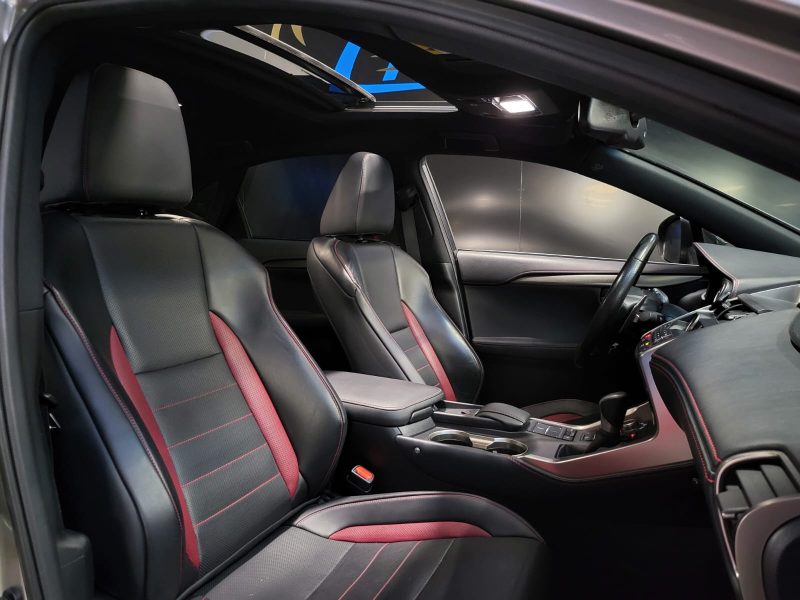LEXUS NX 2017. L'innovation technologique est au cœur de la stratégie d'Auto Dakar avec l'intégration des dernières avancées automobiles dans notre gamme de véhicules. Nous proposons également des formations personnalisées pour vous familiariser avec les nouvelles technologies embarquées.