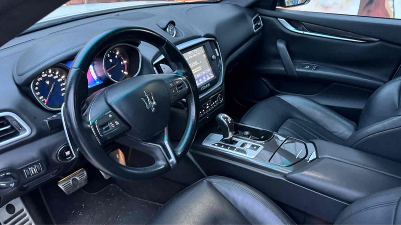 MASERATI GHIBLI 2014. Faites confiance à Auto Dakar, expert reconnu en vente et location automobile au Sénégal