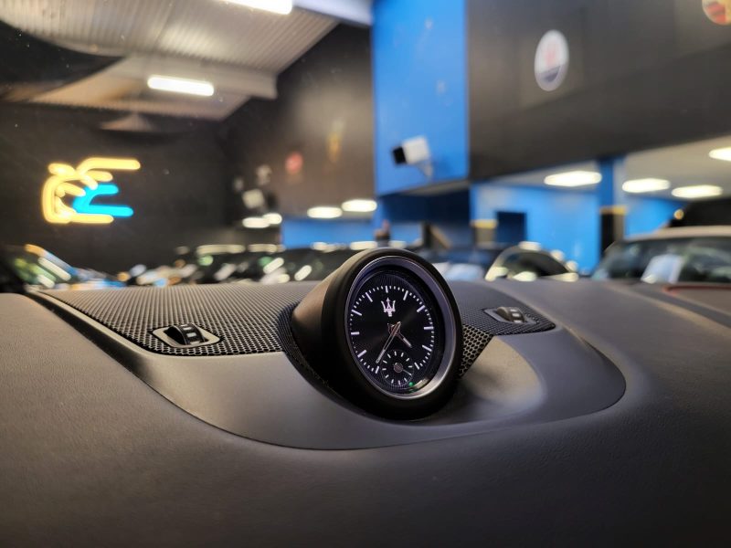 MASERATI LEVANTE 2017. Auto Dakar organise régulièrement des événements thématiques et des journées découverte pour présenter les innovations automobiles à sa clientèle. Ces rendez-vous conviviaux permettent d'échanger avec nos experts et de tester en avant-première les dernières technologies.