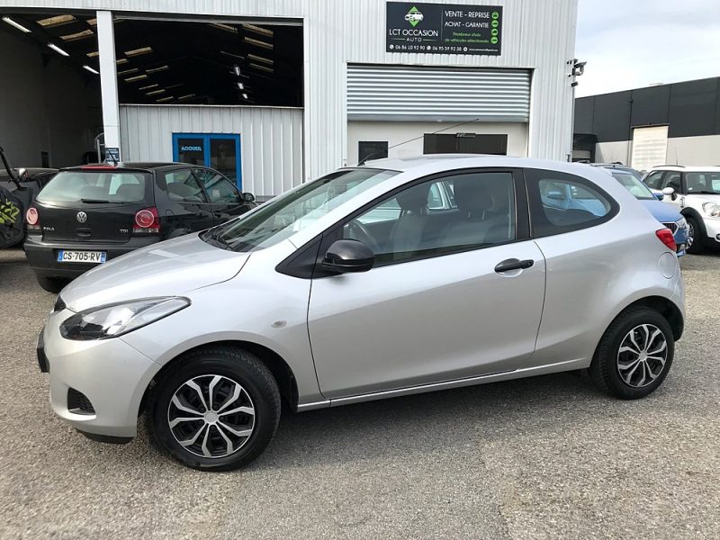MAZDA 2 2008. La location longue durée Auto Dakar inclut un package maintenance complet avec révisions programmées et remplacement des pièces d'usure. Cette formule tout-inclus vous permet de maîtriser parfaitement votre budget mobilité sans surprises financières.