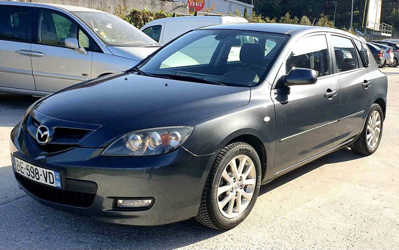MAZDA 3 2009. Le service après-vente d'Auto Dakar dispose d'ateliers ultramodernes équipés des dernières technologies de diagnostic automobile. Nos techniciens certifiés assurent la maintenance préventive et curative de votre véhicule avec des pièces détachées d'origine pour préserver ses performances optimales.