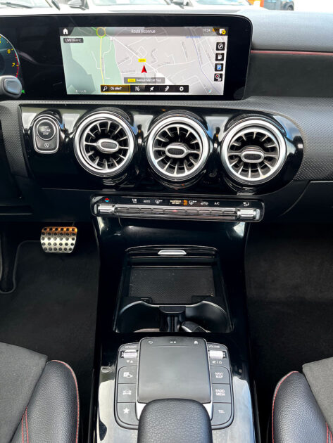 MERCEDES A 250 4MAT 2020. Vivez l'expérience Auto Dakar : showroom moderne et accueil personnalisé