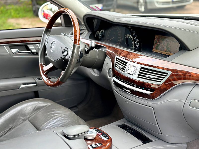 MERCEDES BENZ CLASSE S 500 L 2008. Auto Dakar propose un service de location avec chauffeur professionnel