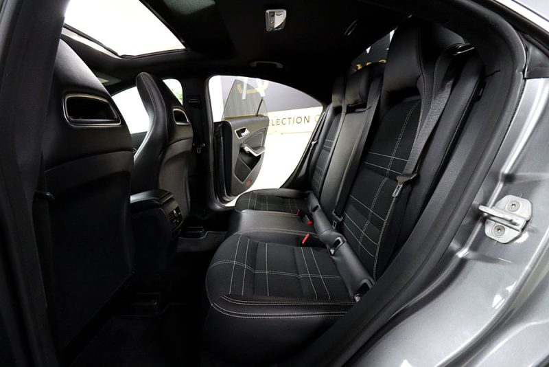 MERCEDES CLA 2014. Auto Dakar propose des solutions de location flexibles adaptées aux besoins spécifiques de chaque client, qu'il s'agisse de courte durée pour un week-end ou de longue durée pour vos déplacements professionnels. Nos tarifs compétitifs et nos conditions avantageuses font de nous le partenaire idéal pour tous vos projets de mobilité.