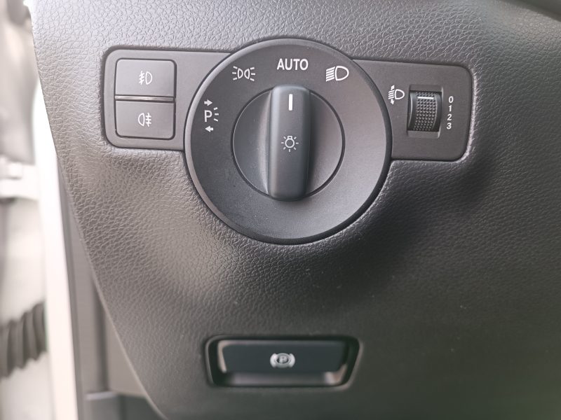 MERCEDES CLASSE B 2012. Auto Dakar : Des véhicules de qualité premium pour répondre à tous vos besoins