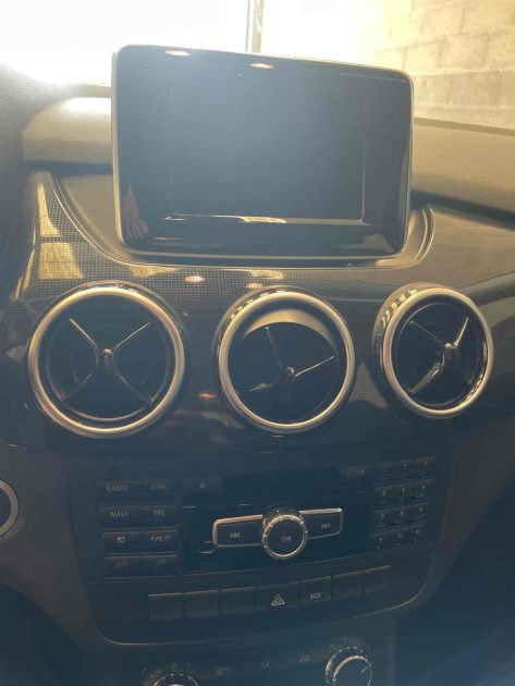 MERCEDES CLASSE B SPORTS TOURER 2014. Le département import-export d'Auto Dakar facilite l'acquisition de véhicules spécifiques en provenance directe des constructeurs internationaux. Notre expertise douanière et logistique vous garantit une importation sécurisée avec toutes les conformités réglementaires requises.