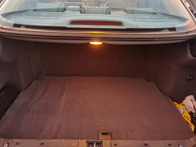 MERCEDES CLASSE E 2001. Depuis plus de trois décennies, Auto Dakar construit sa réputation sur la confiance et l'excellence opérationnelle. Nous sommes fiers d'accompagner des milliers de familles et d'entreprises dans leurs projets de mobilité avec professionnalisme et intégrité.