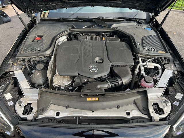 MERCEDES CLASSE E 2022. Notre département corporate d'Auto Dakar développe des solutions de gestion de flotte automobile pour les entreprises et administrations. Nous proposons des contrats de location longue durée incluant maintenance, assurance et gestion administrative complète pour optimiser vos coûts de mobilité.