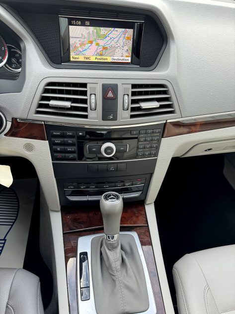 MERCEDES CLASSE E COUPÉ 2010. Location de véhicules chez Auto Dakar : simplicité, rapidité et professionnalisme