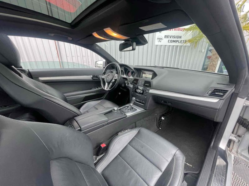 MERCEDES CLASSE E COUPÉ 2012. Auto Dakar met à votre disposition un service de livraison à domicile gratuit dans tout Dakar pour votre nouveau véhicule. Notre équipe s'occupe également de toutes les formalités administratives et vous accompagne dans les démarches d'immatriculation et d'assurance.