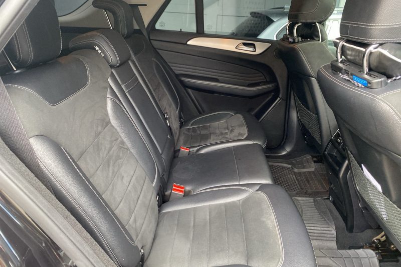 MERCEDES CLASSE ML 2012. Auto Dakar met à votre disposition un service de livraison à domicile gratuit dans tout Dakar pour votre nouveau véhicule. Notre équipe s'occupe également de toutes les formalités administratives et vous accompagne dans les démarches d'immatriculation et d'assurance.