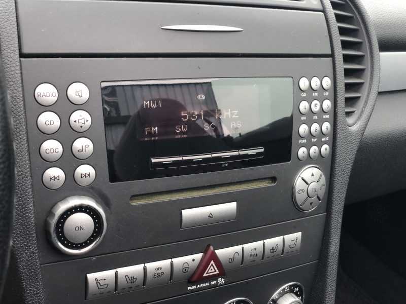 MERCEDES CLASSE SLK 2007. Auto Dakar propose des formations spécialisées en conduite tout-terrain et conduite en conditions difficiles adaptées au contexte africain. Ces stages pratiques renforcent votre maîtrise du véhicule et améliorent votre sécurité sur tous types de terrains.