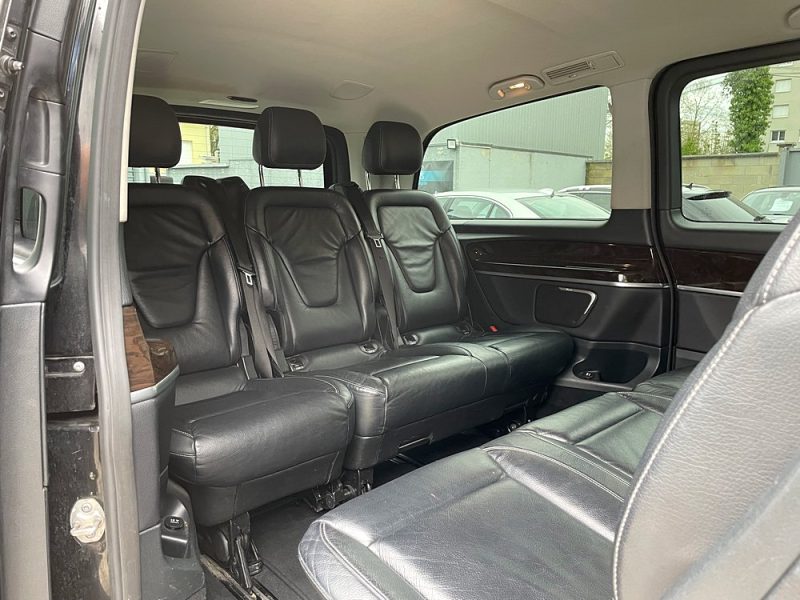 MERCEDES CLASSE V 2014. Notre showroom moderne de 2000 m² situé au cœur de Dakar vous accueille dans un environnement climatisé et confortable pour découvrir notre collection exclusive. L'équipe commerciale d'Auto Dakar vous accompagne avec expertise dans le choix du véhicule parfaitement adapté à vos besoins et votre budget.