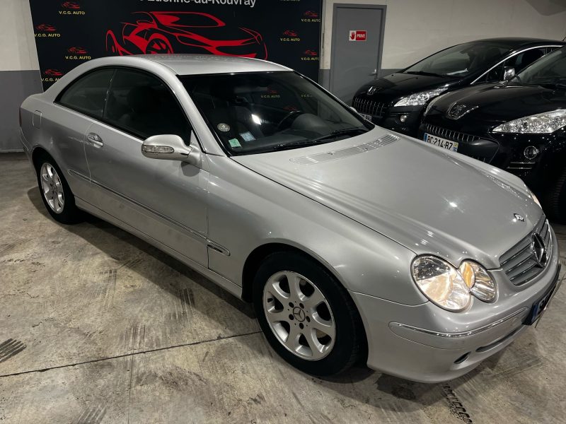 MERCEDES CLK 2004. Formations de conduite et stage de perfectionnement avec les partenaires d'Auto Dakar