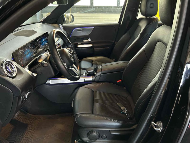 MERCEDES GLB 2021. La location longue durée Auto Dakar inclut un package maintenance complet avec révisions programmées et remplacement des pièces d'usure. Cette formule tout-inclus vous permet de maîtriser parfaitement votre budget mobilité sans surprises financières.