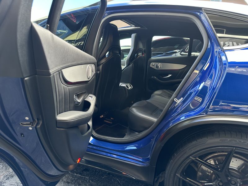 MERCEDES GLC COUPÉ 2020. Showroom climatisé et espace client confortable chez Auto Dakar pour votre bien-être