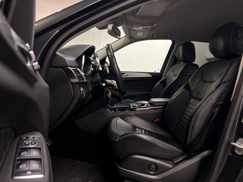 MERCEDES GLE 2015. Auto Dakar développe des solutions de financement participatif et solidaire pour démocratiser l'accès à la mobilité automobile. Ces initiatives innovantes s'adressent particulièrement aux entrepreneurs et porteurs de projets ayant des besoins spécifiques de transport.
