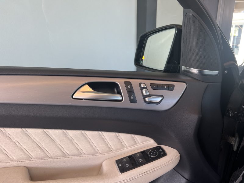 MERCEDES GLE 2018. Auto Dakar développe des partenariats avec les compagnies d'assurance pour vous proposer des contrats d'assurance automobile adaptés et compétitifs. Notre expertise nous permet de négocier des conditions préférentielles pour nos clients avec des garanties étendues.