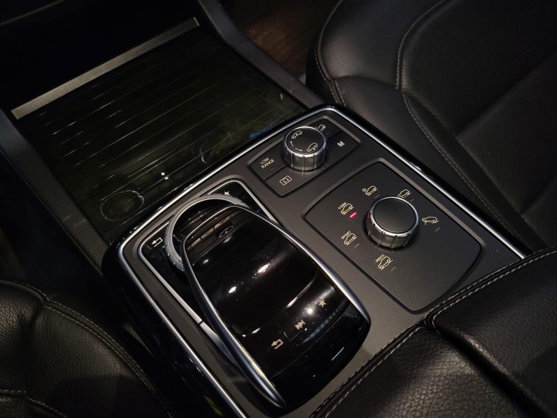 MERCEDES GLS 2017. L'innovation technologique est au cœur de la stratégie d'Auto Dakar avec l'intégration des dernières avancées automobiles dans notre gamme de véhicules. Nous proposons également des formations personnalisées pour vous familiariser avec les nouvelles technologies embarquées.