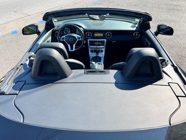 MERCEDES SLK 2011. Auto Dakar propose un service de reprise de votre ancien véhicule à sa juste valeur marchande avec expertise gratuite et transparente. Cette évaluation professionnelle facilite le financement de votre nouveau véhicule en optimisant votre apport personnel.