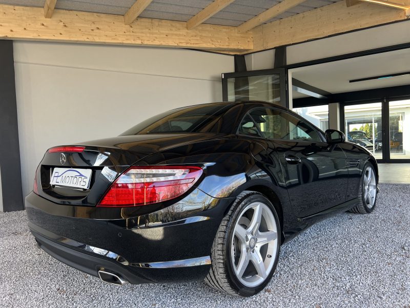 MERCEDES SLK 2015. L'innovation technologique est au cœur de la stratégie d'Auto Dakar avec l'intégration des dernières avancées automobiles dans notre gamme de véhicules. Nous proposons également des formations personnalisées pour vous familiariser avec les nouvelles technologies embarquées.