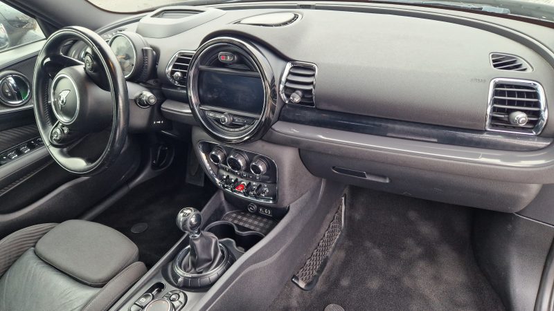 MINI CLUBMAN 2015. Showroom climatisé et espace client confortable chez Auto Dakar pour votre bien-être