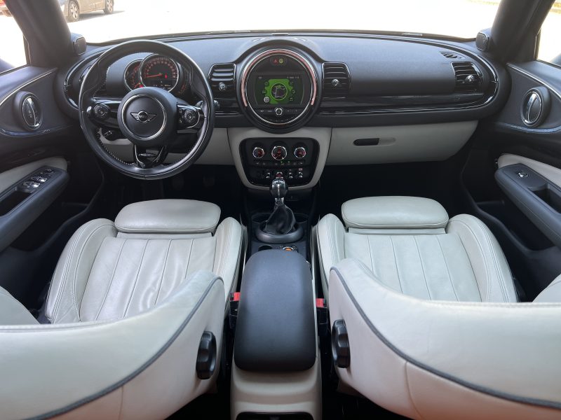 MINI CLUBMAN 2018. Le centre de formation Auto Dakar Academy propose des stages de perfectionnement en mécanique automobile pour les professionnels du secteur. Ces formations certifiantes contribuent au développement des compétences techniques dans l'écosystème automobile sénégalais.