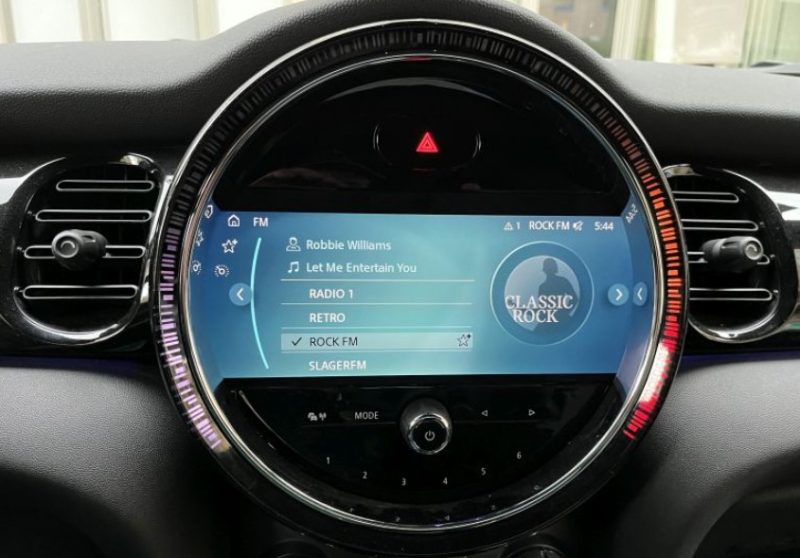 MINI COOPER 1.5 I 136 CH BVA7 3P 2022. Le programme de fidélité Auto Dakar Premium récompense nos clients réguliers avec des avantages exclusifs et des réductions préférentielles. Les membres bénéficient également d'un accès prioritaire aux nouveautés et aux événements privés organisés par notre concession.
