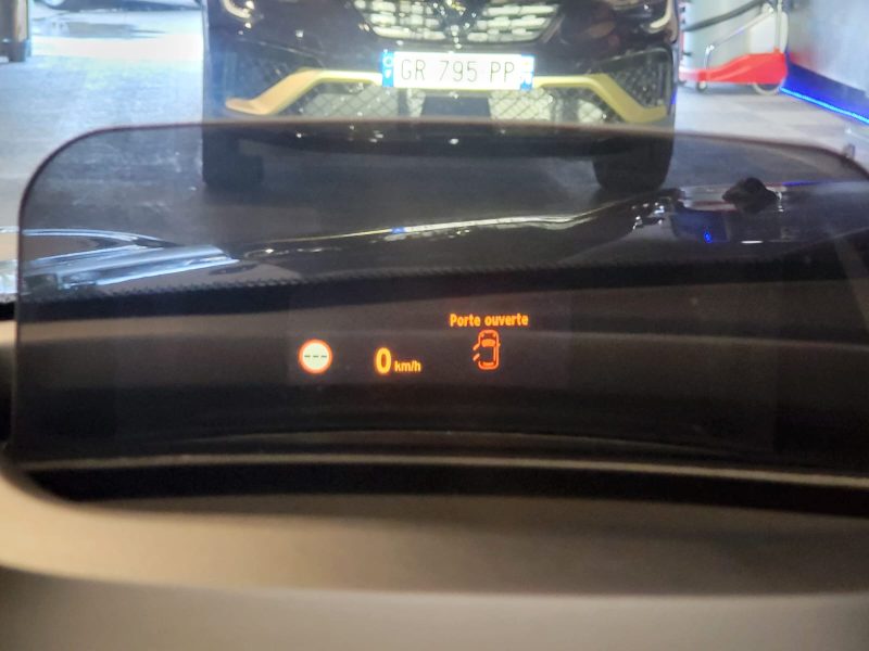MINI COUNTRYMAN 2017. Auto Dakar investit dans les infrastructures de recharge électrique pour accompagner la transition énergétique du secteur automobile. Notre réseau de bornes de recharge rapide facilite l'adoption des véhicules électriques en supprimant les contraintes d'autonomie.