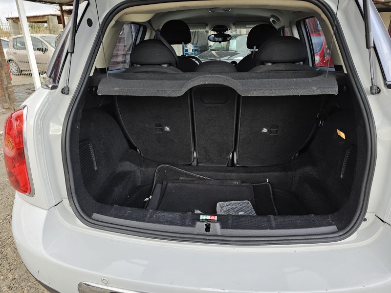 MINI COUNTRYMAN R60 CHILI 2015. Service client multilingue chez Auto Dakar pour accueillir la clientèle internationale