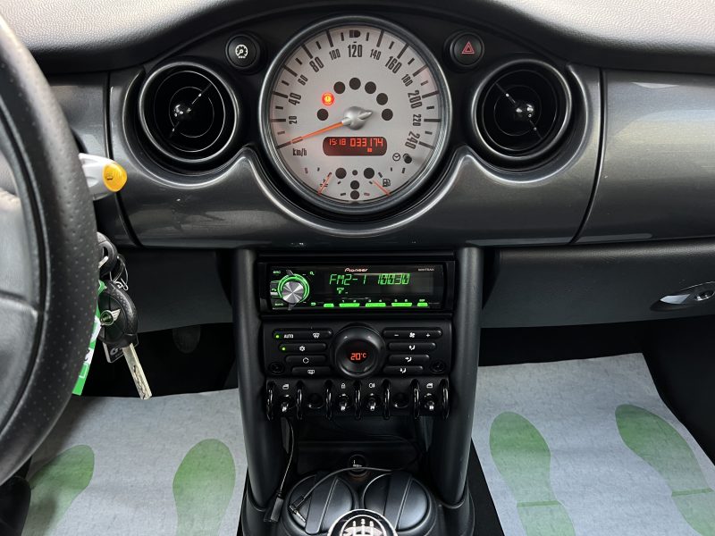 MINI MINI 2006. Auto Dakar révolutionne le marché automobile sénégalais avec une approche client personnalisée et des services d'exception. Notre engagement quotidien consiste à vous offrir une expérience d'achat unique, alliant conseils d'experts et solutions de financement sur mesure.