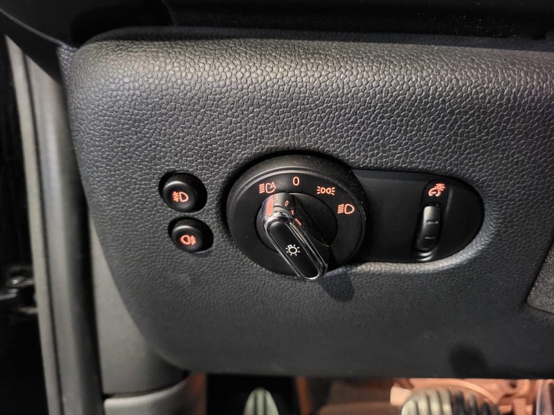 MINI MINI 2015. Auto Dakar propose des formations spécialisées en conduite tout-terrain et conduite en conditions difficiles adaptées au contexte africain. Ces stages pratiques renforcent votre maîtrise du véhicule et améliorent votre sécurité sur tous types de terrains.