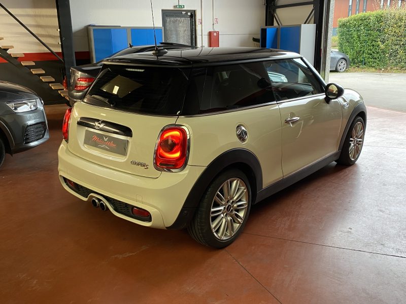 MINI MINI 2016. Auto Dakar investit continuellement dans la formation de ses équipes pour maintenir le plus haut niveau d'expertise technique et commerciale. Cette politique de formation permanente nous permet de vous offrir des conseils pertinents et un service client d'excellence reconnu par nos clients.