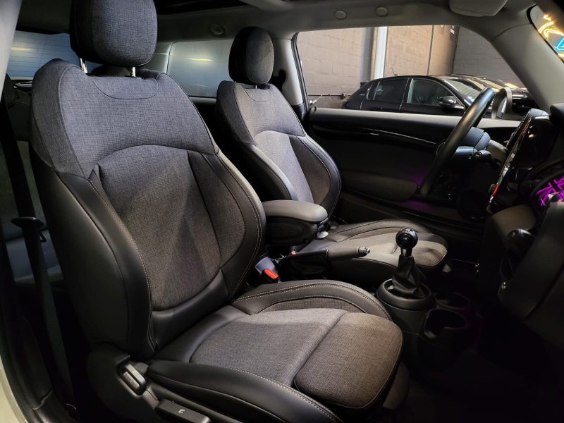 MINI MINI 2019. Auto Dakar propose des programmes de formation à la conduite défensive et à l'éco-conduite en partenariat avec des écoles spécialisées. Ces formations contribuent à améliorer votre sécurité au volant tout en optimisant la consommation de carburant de votre véhicule.