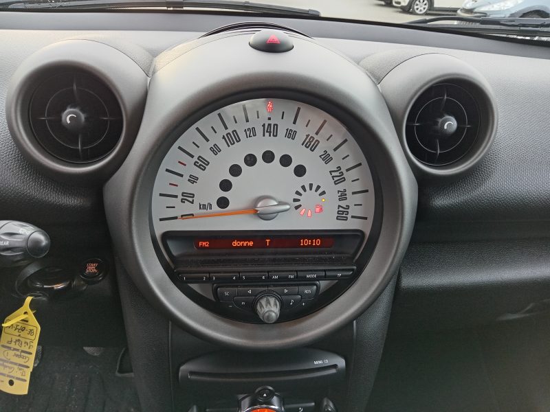 MINI MINI COUNTRYMAN 2010. Vivez l'expérience Auto Dakar : showroom moderne et accueil personnalisé