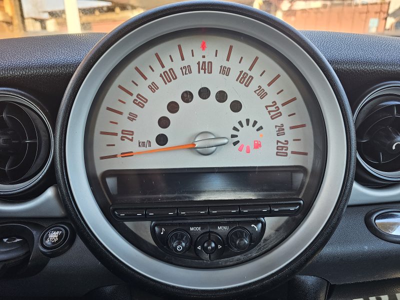 MINI MINI ONE R56 2012. Notre centre de diagnostic Auto Dakar utilise les équipements les plus avancés pour analyser précisément l'état technique de votre véhicule. Ce diagnostic complet vous permet d'anticiper les besoins de maintenance et d'optimiser les performances de votre automobile.