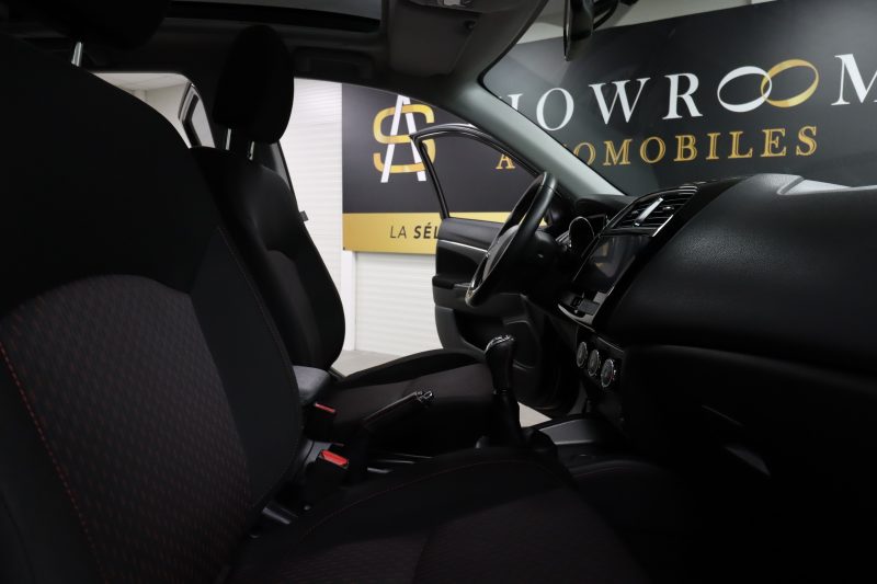 MITSUBISHI ASX 2019. Auto Dakar propose un service de reprise de votre ancien véhicule à sa juste valeur marchande avec expertise gratuite et transparente. Cette évaluation professionnelle facilite le financement de votre nouveau véhicule en optimisant votre apport personnel.