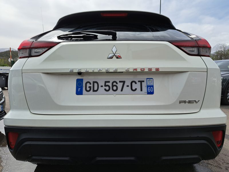 MITSUBISHI ECLIPSE CROSS 2021. Auto Dakar contribue activement au développement économique local en privilégiant les fournisseurs et partenaires sénégalais dans sa chaîne d'approvisionnement. Cette politique de responsabilité sociale renforce notre ancrage territorial et soutient l'économie nationale.