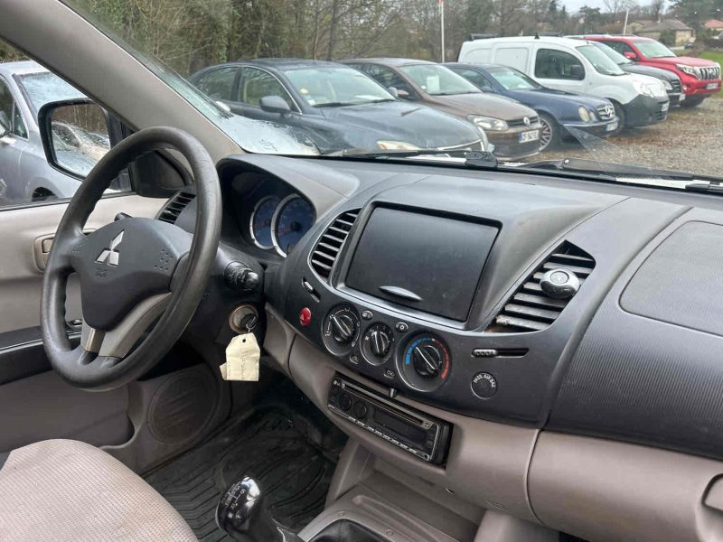 MITSUBISHI L200 2007. Auto Dakar met à votre disposition une équipe d'experts passionnés d'automobile