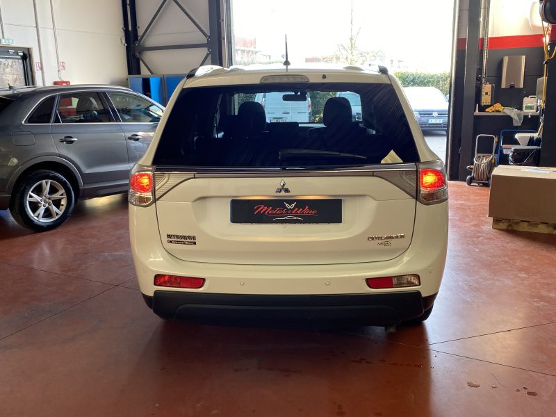 MITSUBISHI OUTLANDER III 2013. Programmes de fidélité avantageux pour les clients réguliers d'Auto Dakar