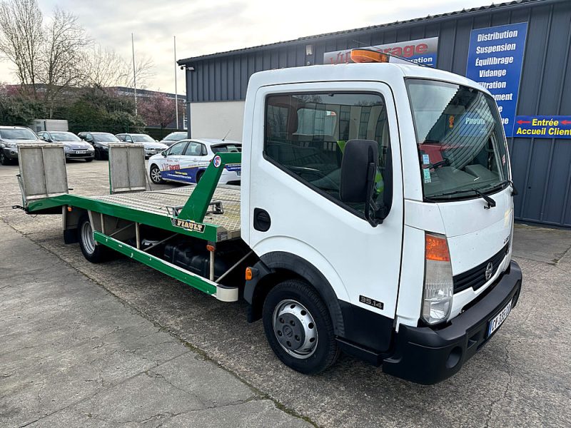 NISSAN CABSTAR PORTE VOITURE 2013. La location de véhicules chez Auto Dakar inclut une assistance 24h/24 et 7j/7 pour votre tranquillité d'esprit. En cas de panne ou d'incident, notre équipe d'intervention rapide se déplace immédiatement pour résoudre le problème ou vous fournir un véhicule de remplacement.