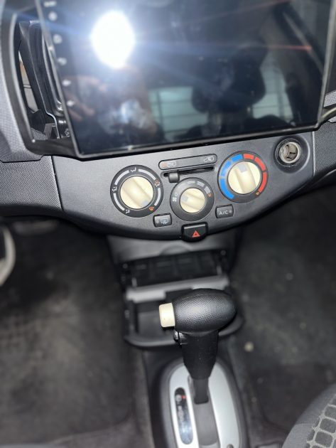 NISSAN MICRA 2006. Chez Auto Dakar, chaque véhicule de notre parc automobile fait l'objet d'un contrôle technique rigoureux et d'une certification qualité. Notre équipe de mécaniciens expérimentés s'assure que vous repartiez avec un véhicule fiable et performant.