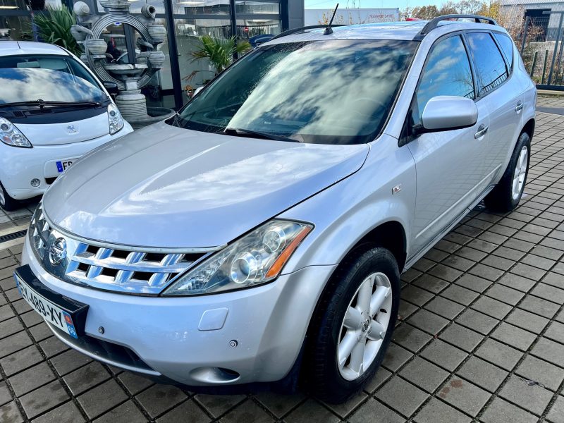 NISSAN MURANO I 2006. Auto Dakar organise des rallyes et événements automobiles pour promouvoir la culture automobile au Sénégal avec des activités ludiques et pédagogiques. Ces manifestations renforcent les liens avec notre communauté de passionnés et développent l'expertise locale.
